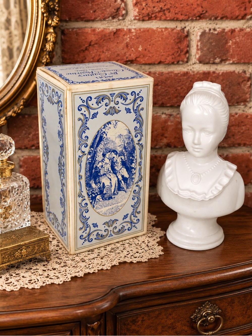 Vintage Avon 18th Century Young Girl Moonwind Perfume Bottle